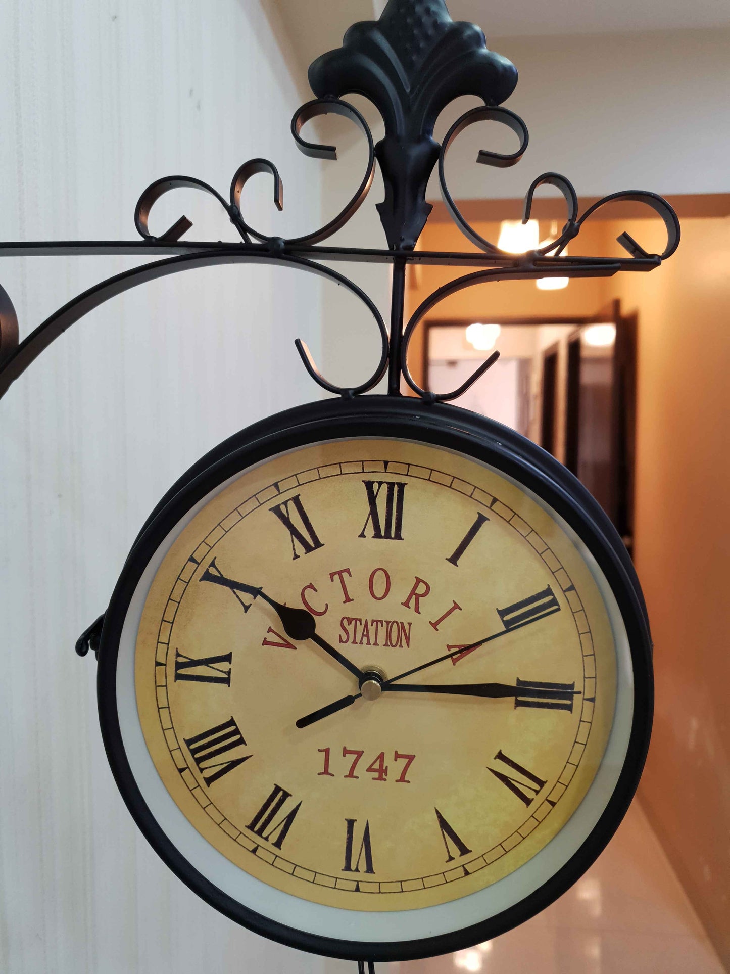 FunkyTradition Luxury Look Black Round Wall Hanging Double Sided 2 Faces Retro Victoria Station Wall Clock