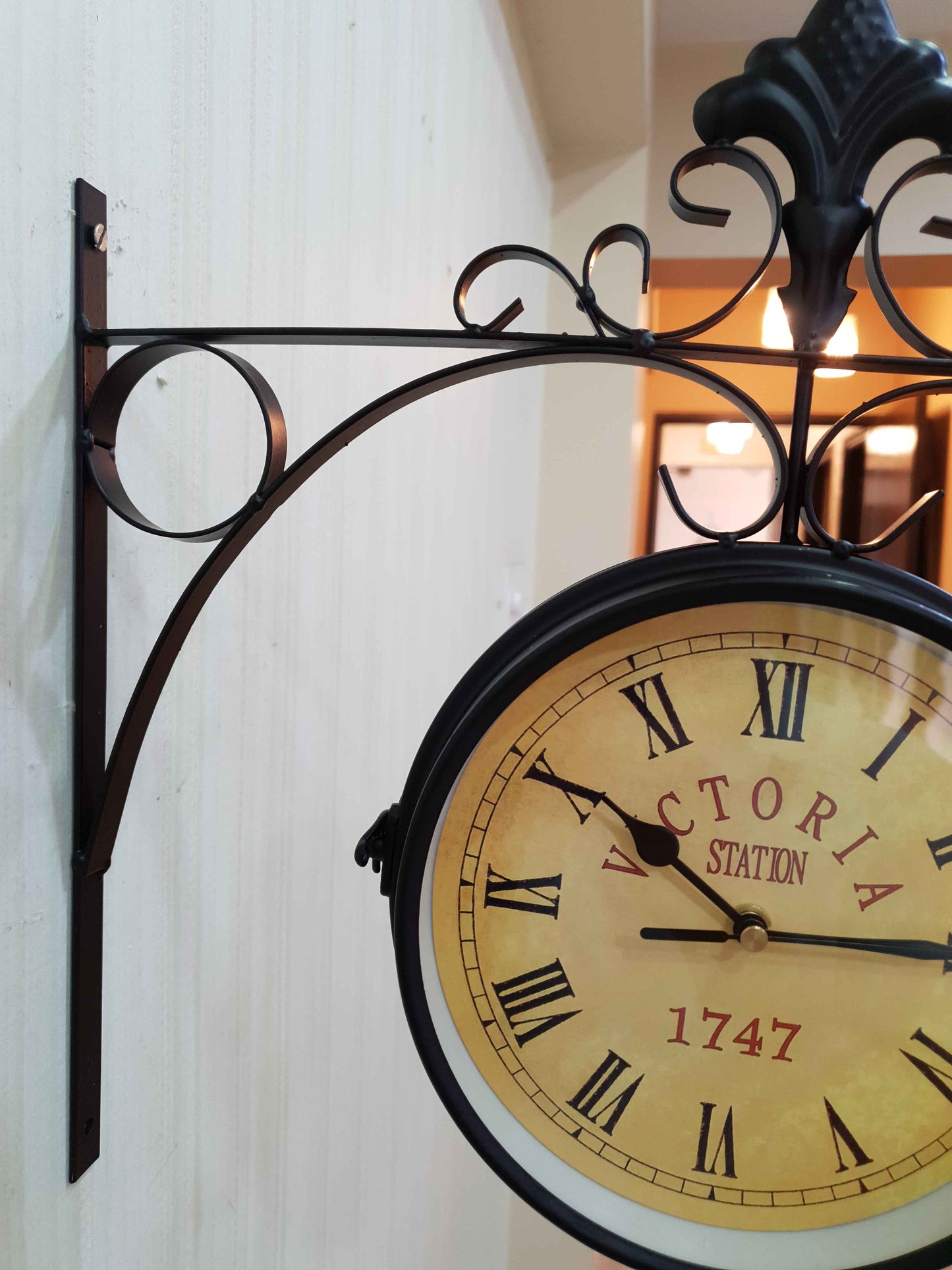 FunkyTradition Luxury Look Black Round Wall Hanging Double Sided 2 Faces Retro Victoria Station Wall Clock