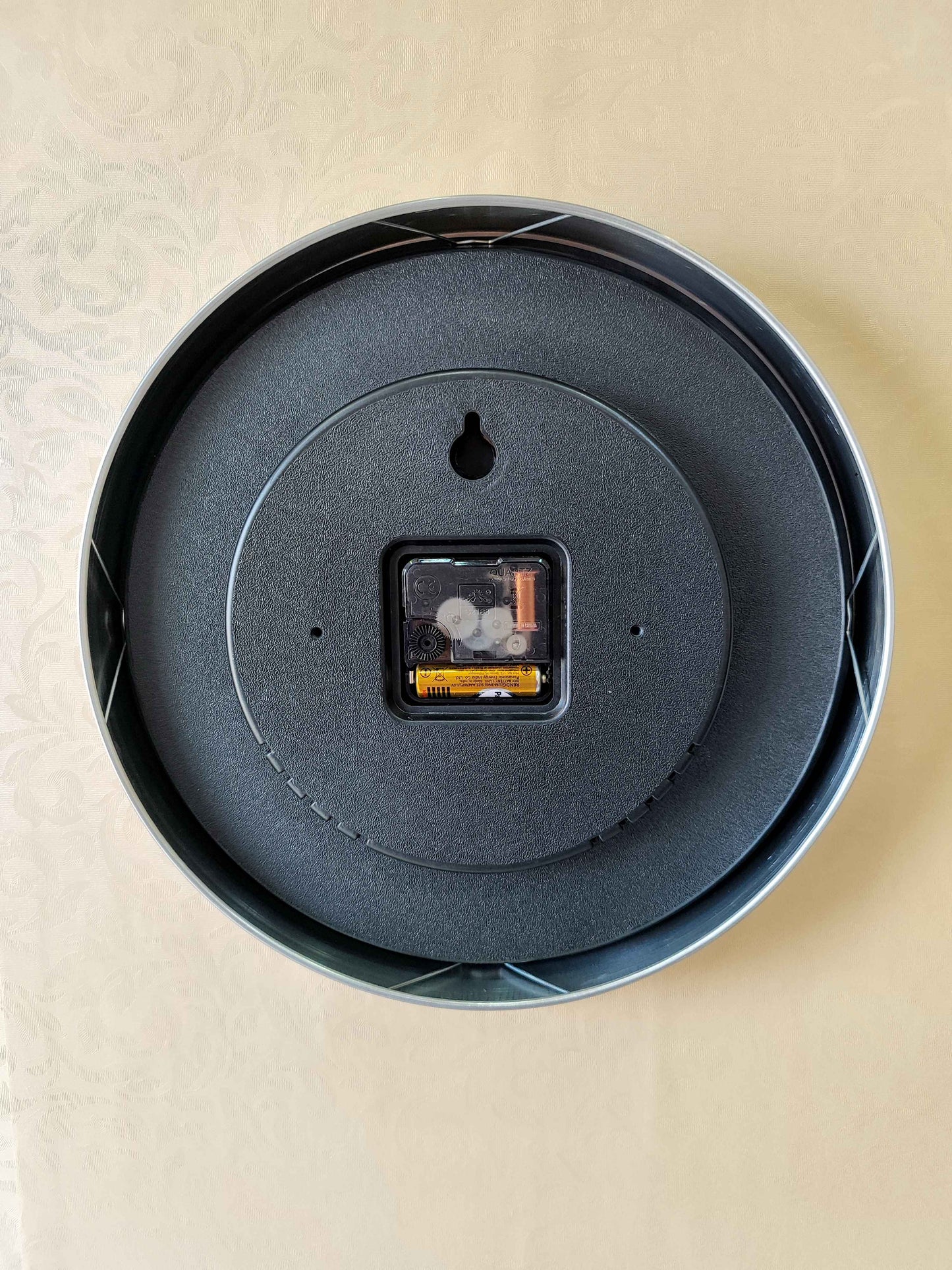 Modern Silent Metal Wall Clock – 12 Inch Brushed Silver Frame & Vibrant Blue Dial