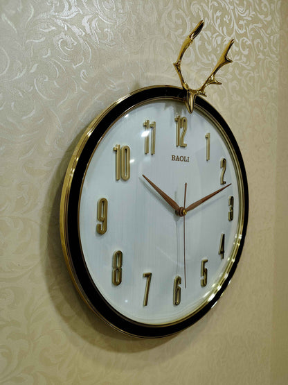 Modern Deer Antler Wall Clock – 18"x2"x18" Decorative Timepiece (45x5x45 cm)