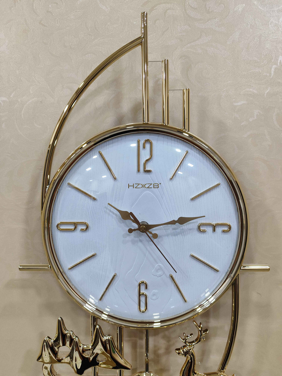 Luxury Gold Wall Clock with Reindeer Design – Silent Fiber Clock for Modern &amp; Elegant Home Décor