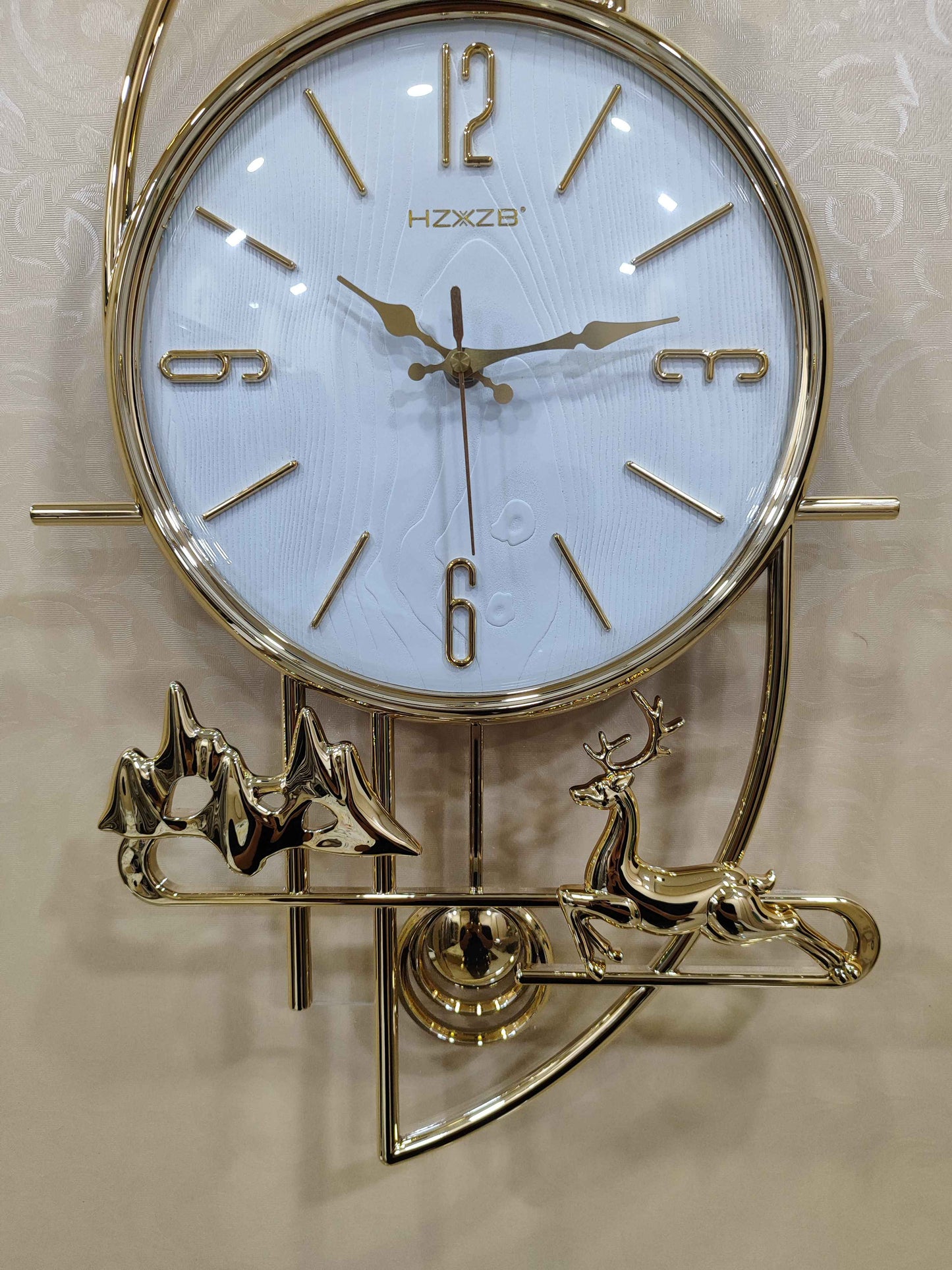 Luxury Gold Wall Clock with Reindeer Design – Silent Fiber Clock for Modern & Elegant Home Décor