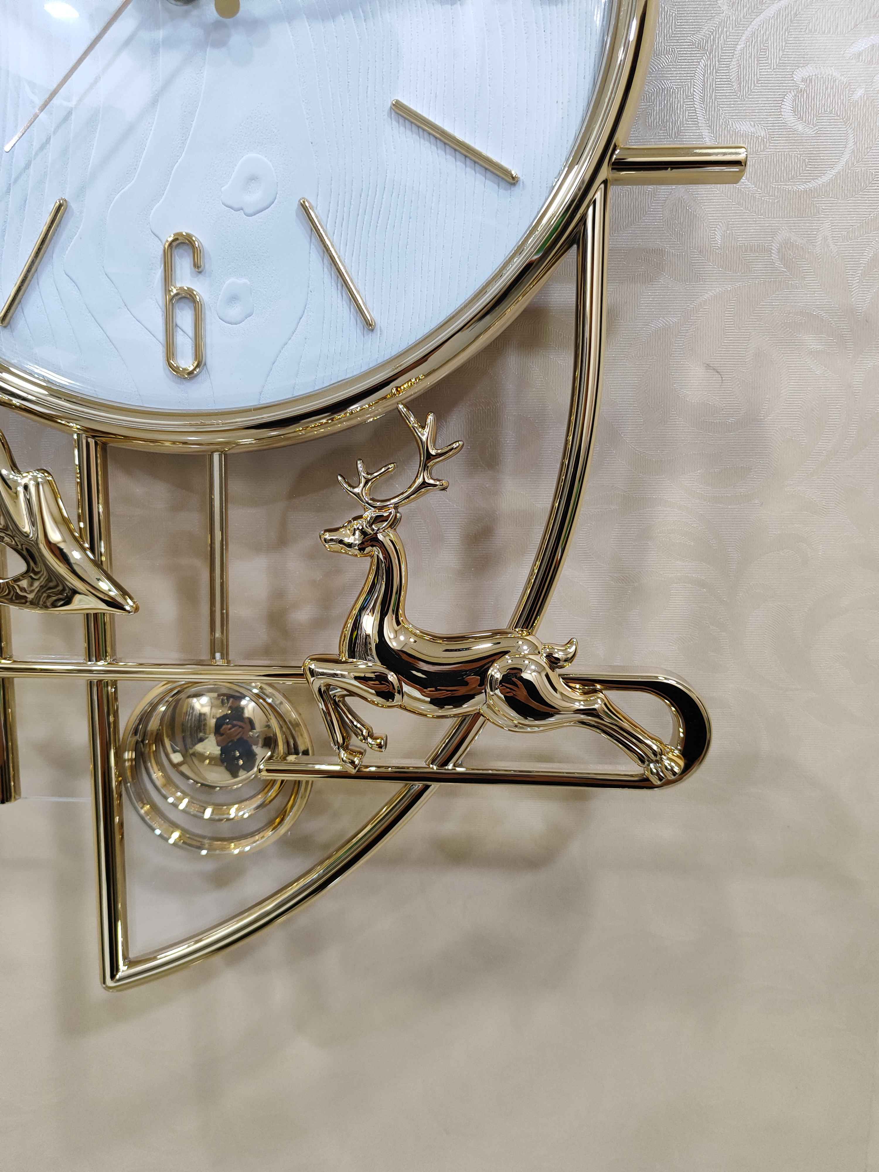 Luxury Gold Wall Clock with Reindeer Design – Silent Fiber Clock for Modern &amp; Elegant Home Décor