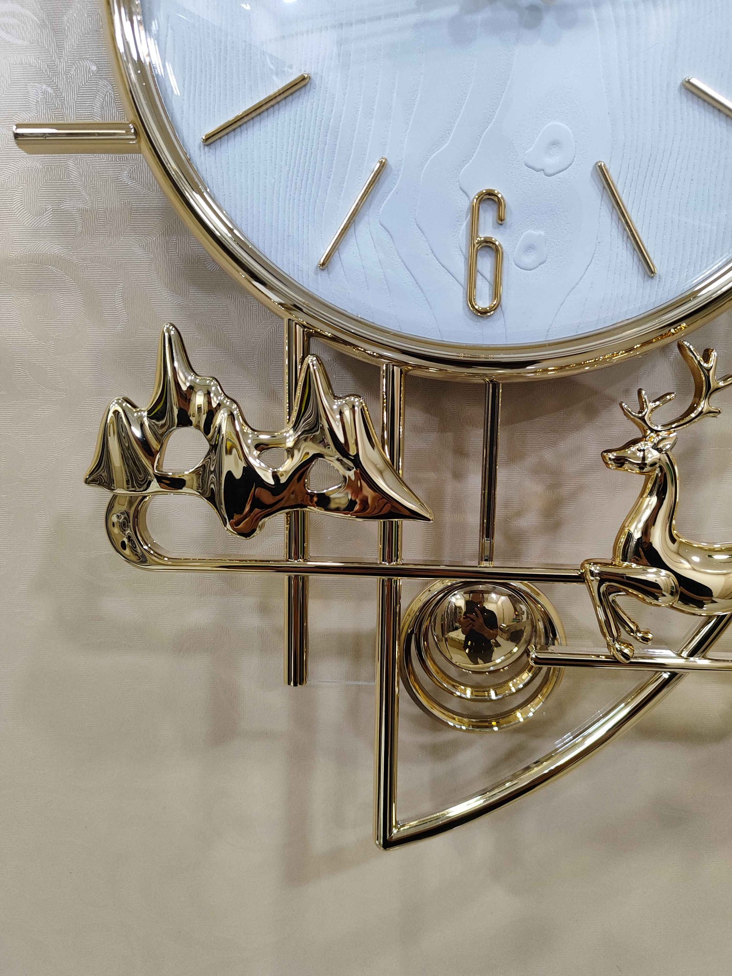 Luxury Gold Wall Clock with Reindeer Design – Silent Fiber Clock for Modern & Elegant Home Décor