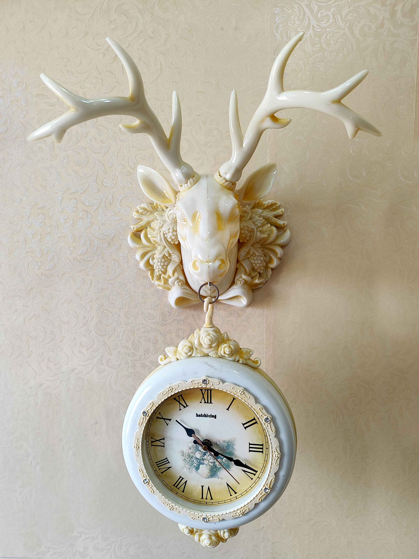 Royal Vintage Design Dual Hanging Reindeer Head Wall Clock for Home Office Decor and Gifts 75 CM Tall