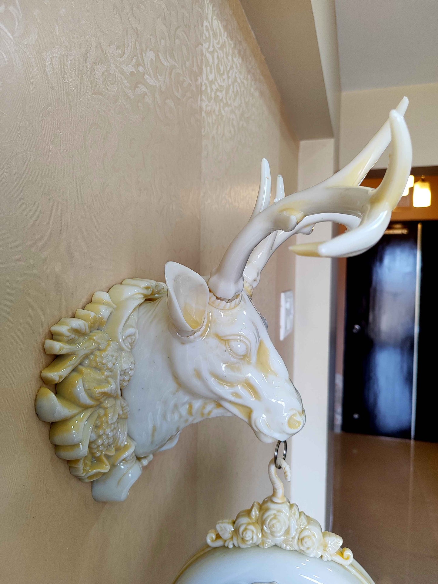 Royal Vintage Design Dual Hanging Reindeer Head Wall Clock for Home Office Decor and Gifts 75 CM Tall