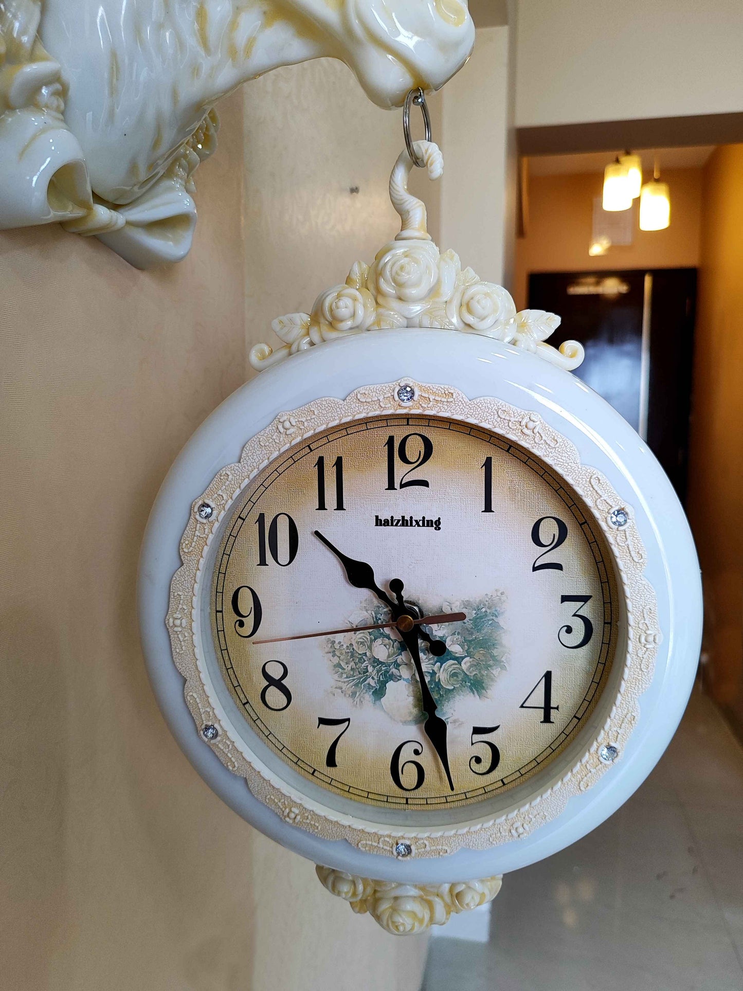 Royal Vintage Design Dual Hanging Reindeer Head Wall Clock for Home Office Decor and Gifts 75 CM Tall
