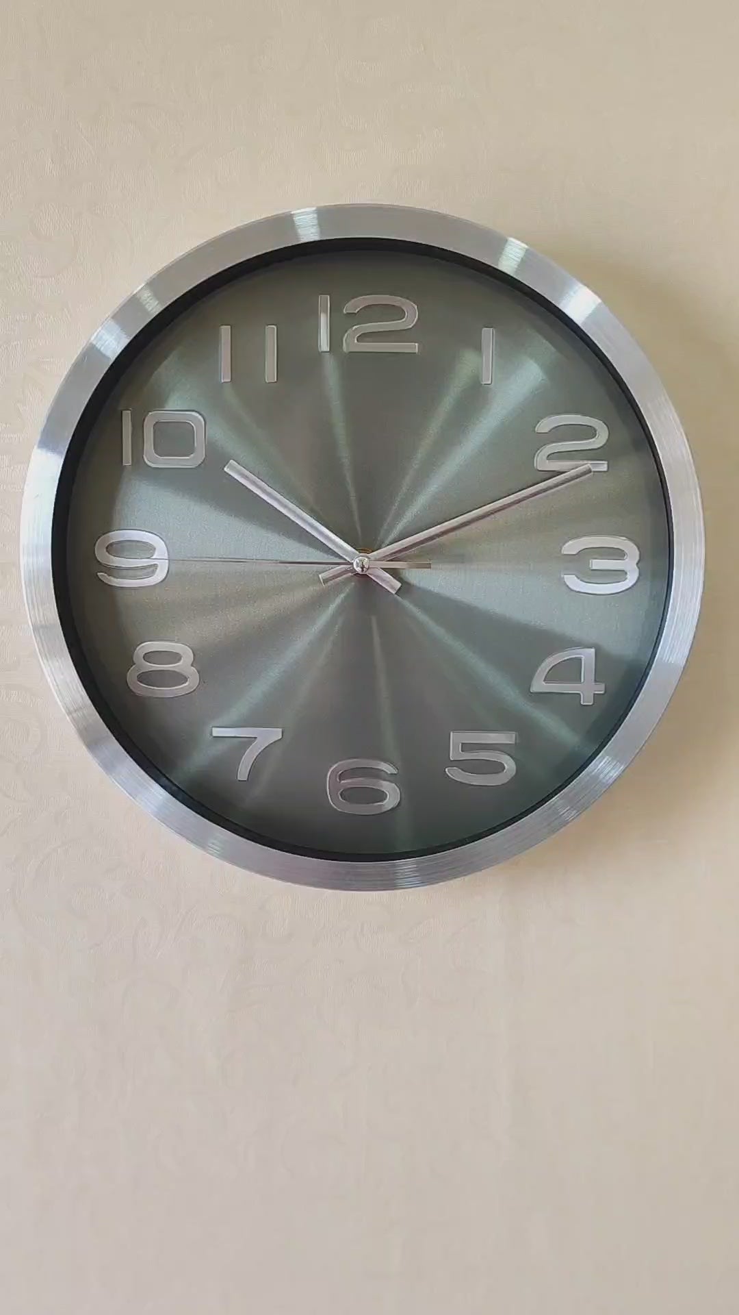 Modern Silent Metal Wall Clock – 12 Inch Brushed Silver Frame &amp; Stylish Green Dial