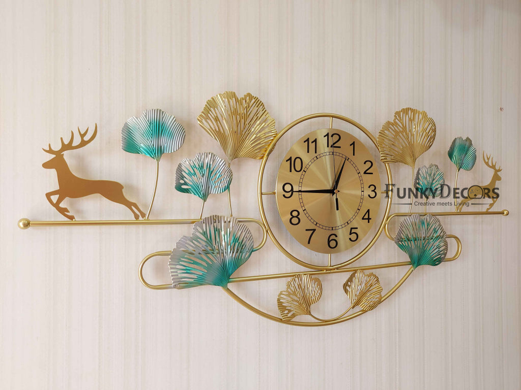 Funkytradition 3D Luxury Reindeer Running Colorful Metal Wall Clock Watch Decor For Home Office And