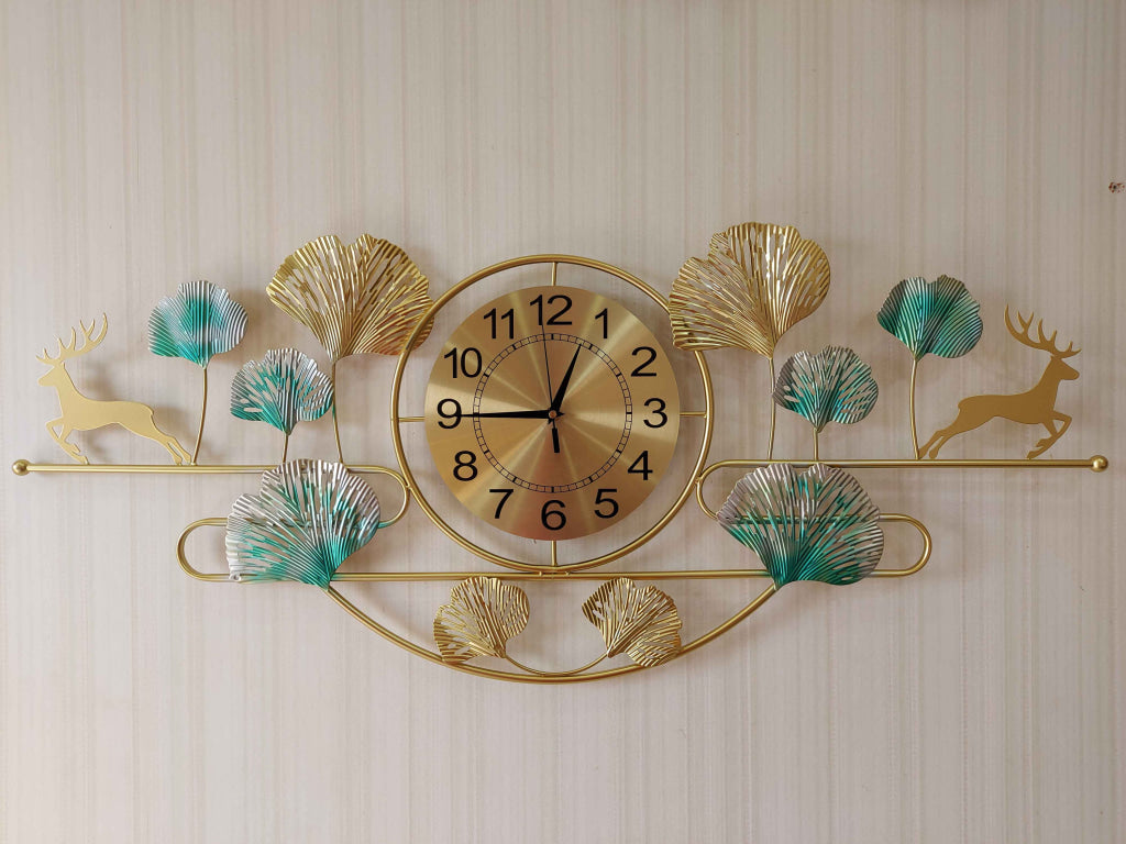 Funkytradition 3D Luxury Reindeer Running Colorful Metal Wall Clock Watch Decor For Home Office And