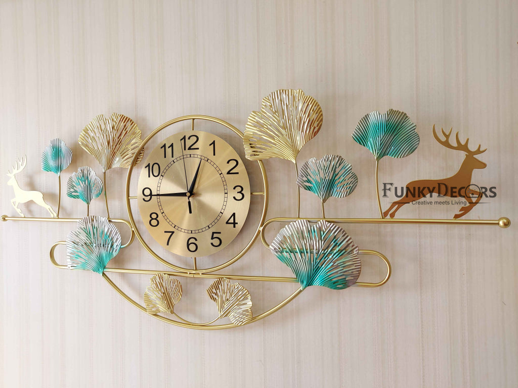 Funkytradition 3D Luxury Reindeer Running Colorful Metal Wall Clock Watch Decor For Home Office And
