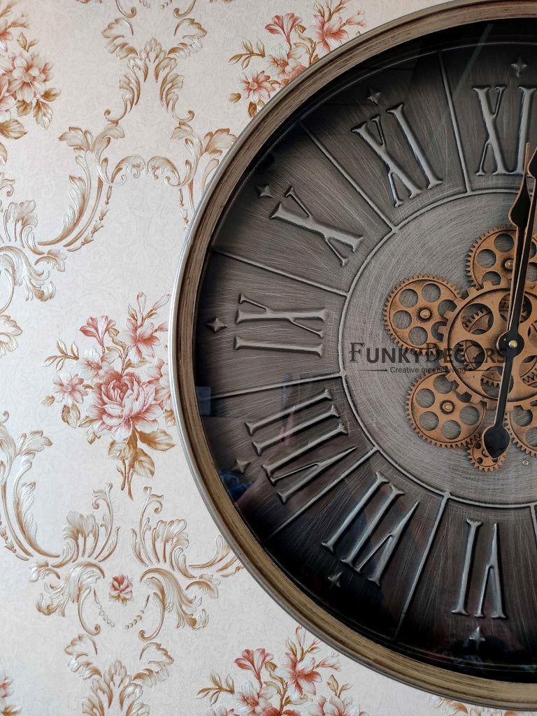 Funkytradition Mettalic Royal Retro Style Metal Wall Clock With Glass Frame And Moving Gear