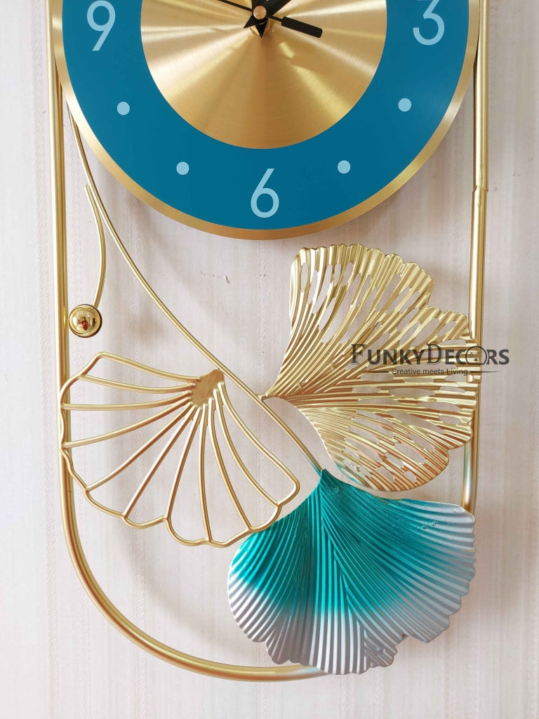 Funkytradition Multicolor Reindeer Metal Wall Clock For Home Office Decor And Gifts 65 Cm Tall