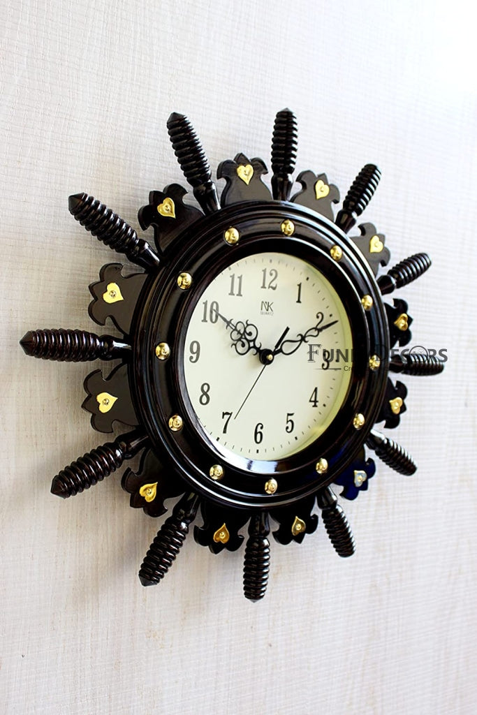 Funkytradition Vintage Battle Shield Brown Decorative Retro Round Ship Steering Shape Wall Clock